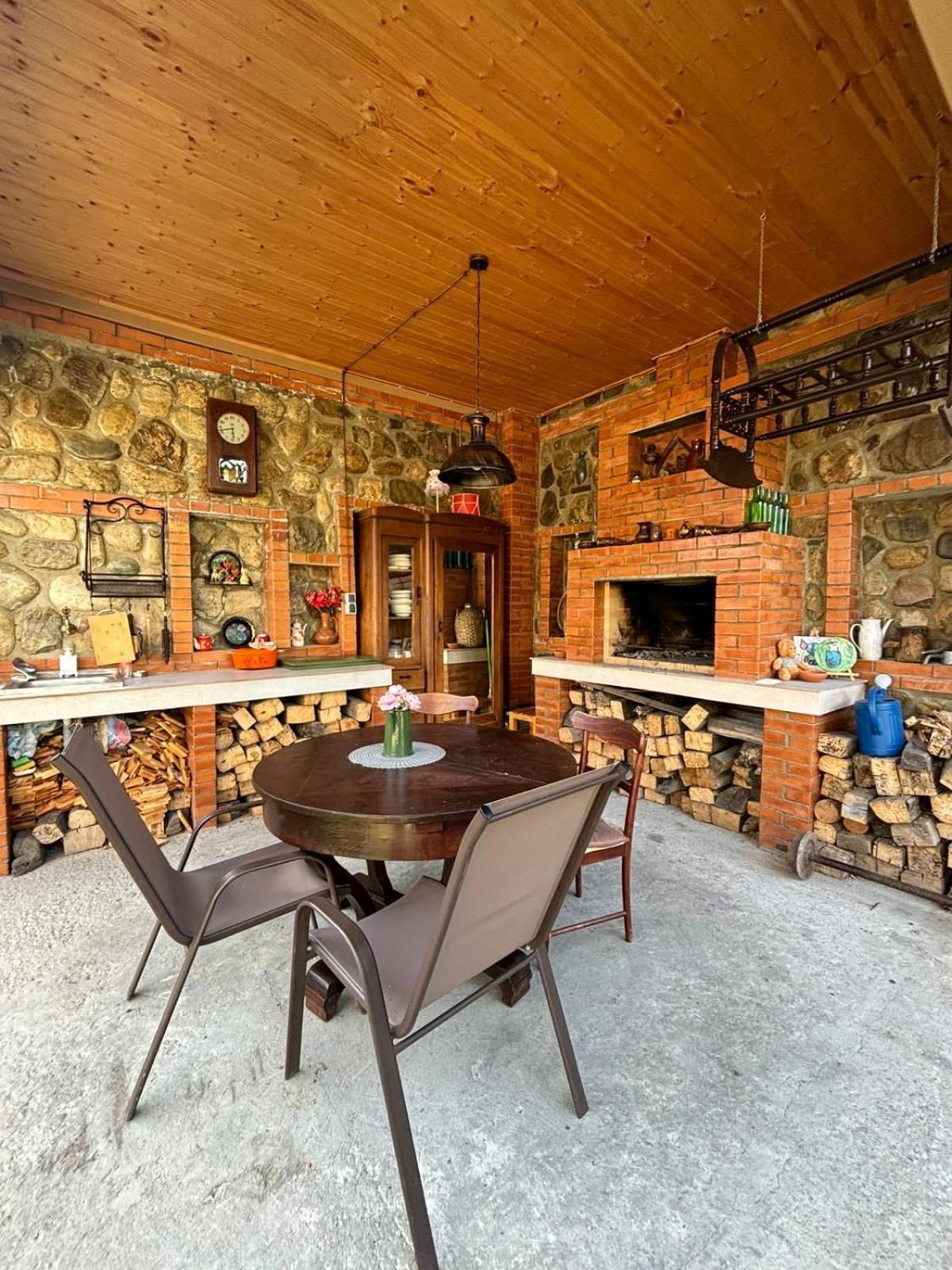 Verona Apartment Dushet'i Esterno foto